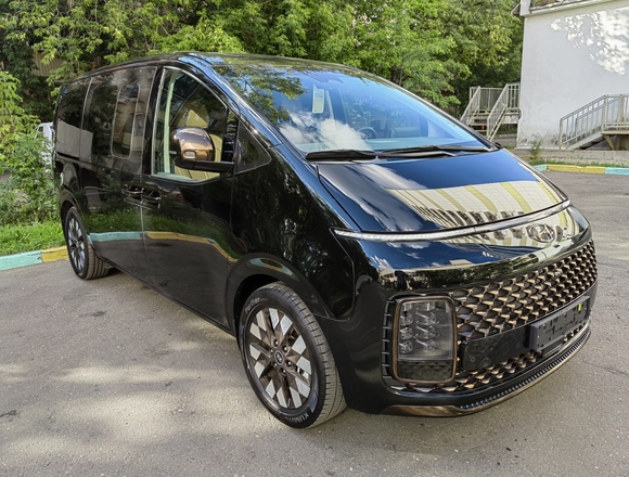 Купить ⁠⁠⁠⁠Hyundai Staria ⁠⁠Lounge Inspiration 2022 полный привод в Москве