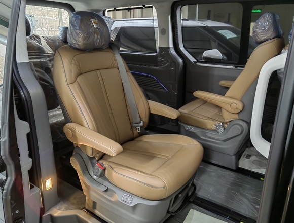 Купить ⁠⁠⁠⁠Hyundai Staria ⁠⁠Lounge Inspiration 2022 полный привод в Москве
