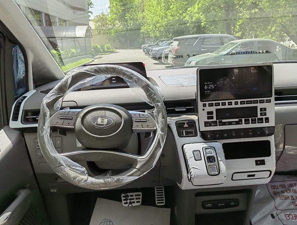 Купить ⁠⁠⁠⁠Hyundai Staria ⁠⁠Lounge Inspiration 2023 полный привод в Москве на Алексеевской