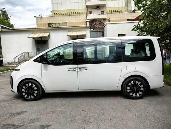 Купить ⁠⁠⁠⁠Hyundai Staria ⁠⁠2024 полный привод в Москве