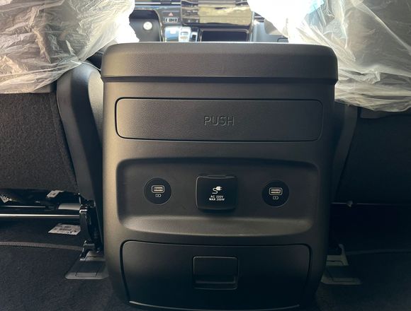 Купить ⁠⁠⁠⁠Hyundai Staria ⁠⁠Lounge Inspiration 2023 полный привод в Москве