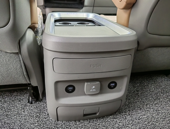 Купить ⁠⁠⁠⁠Hyundai Staria ⁠⁠Lounge Inspiration 2021 полный привод в Москве