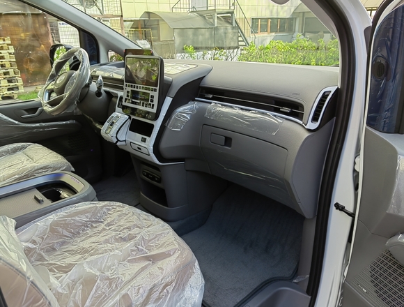 Купить ⁠⁠⁠⁠Hyundai Staria ⁠⁠Lounge Inspiration 2023 полный привод в Москве на Алексеевской