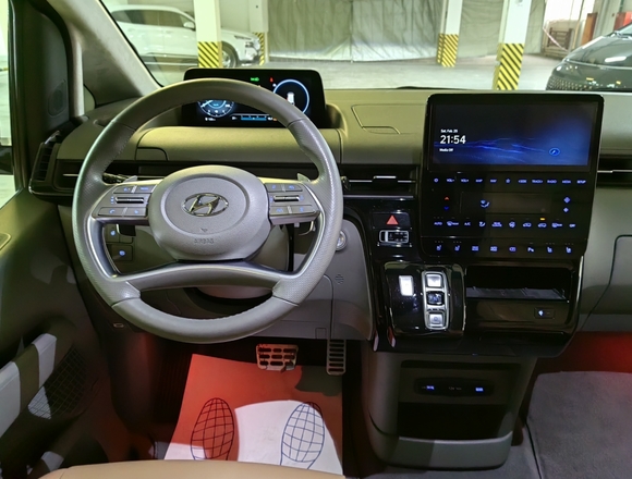 Купить ⁠⁠⁠⁠Hyundai Staria ⁠⁠Lounge Inspiration 2021 полный привод в Москве