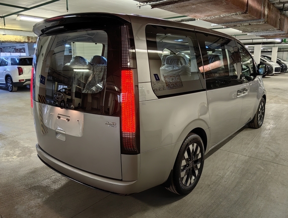 Купить ⁠⁠⁠⁠Hyundai Staria ⁠⁠Lounge Inspiration 2023 полный привод в Москве