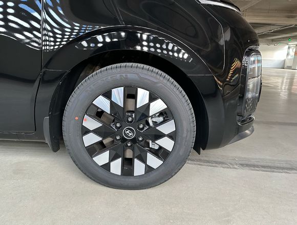 Купить ⁠⁠⁠⁠Hyundai Staria ⁠⁠2025 полный привод в Москве