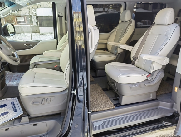 Купить ⁠⁠⁠⁠Hyundai Staria ⁠⁠Lounge Inspiration 2021 полный привод в Москве