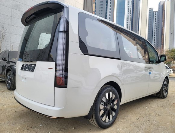 Купить ⁠⁠⁠⁠Hyundai Staria ⁠⁠2025 полный привод в Москве
