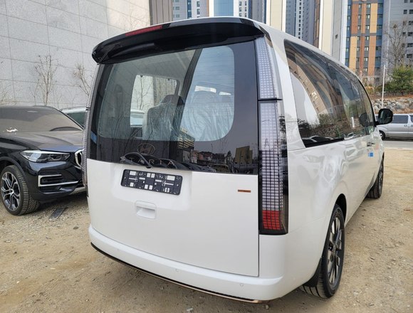 Купить ⁠⁠⁠⁠Hyundai Staria 2025 полный привод в Москве