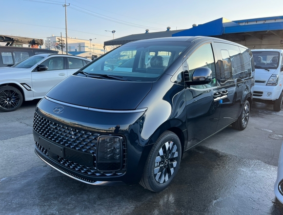 Купить ⁠⁠⁠⁠Hyundai Staria ⁠⁠Lounge Inspiration 2023 полный привод в Москве