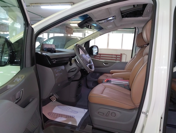 Купить ⁠⁠⁠⁠Hyundai Staria ⁠⁠Lounge Inspiration 2021 полный привод в Москве