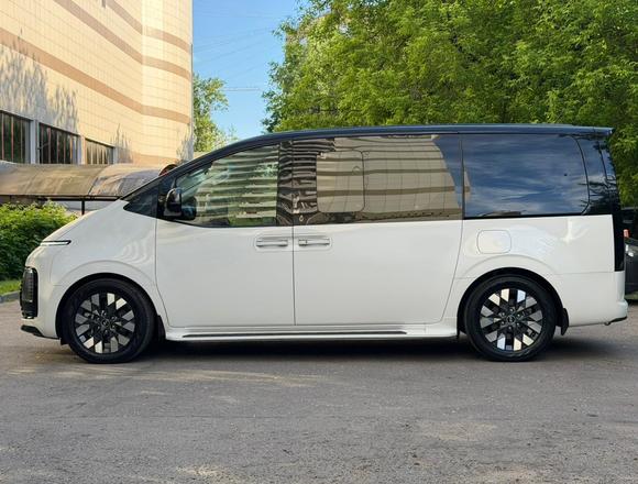 Купить ⁠⁠⁠⁠Hyundai Staria ⁠⁠Lounge Inspiration 2021 полный привод в Москве