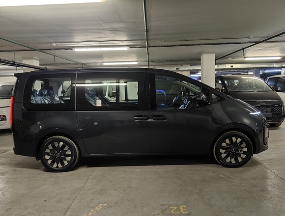 Купить ⁠⁠⁠⁠Hyundai Staria ⁠⁠Lounge Inspiration 2023 полный привод в Москве