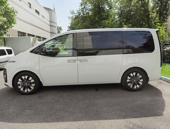Купить ⁠⁠⁠⁠Hyundai Staria ⁠⁠Lounge Inspiration 2021 полный привод в Москве