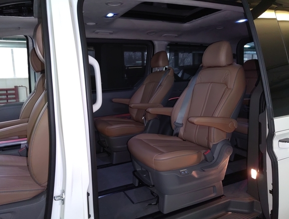 Купить ⁠⁠⁠⁠Hyundai Staria ⁠⁠Lounge Inspiration 2021 полный привод в Москве