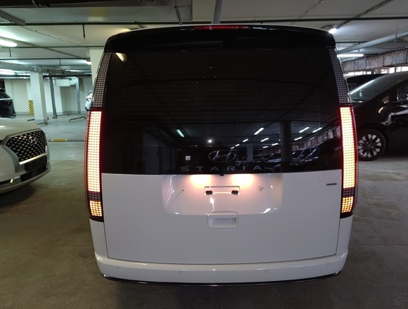 Купить ⁠⁠⁠⁠Hyundai Staria ⁠⁠Lounge Inspiration 2021 полный привод в Москве
