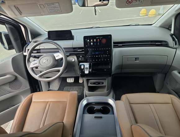Купить ⁠⁠⁠⁠Hyundai Staria ⁠⁠Lounge Inspiration 2023 полный привод в Москве