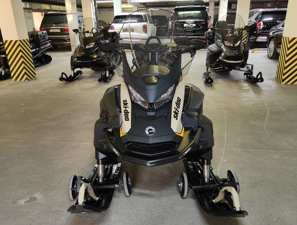 Снегоход ⁠BRP SKI-DOO SKANDIC SWT 2024 г. в Москве на Алексеевской