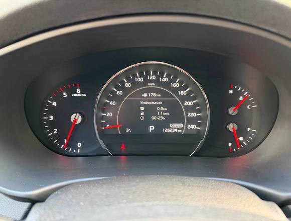 Купить ⁠⁠Kia Sorento 2018 года в Москве