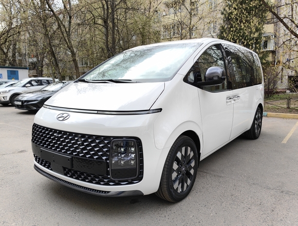 Купить ⁠⁠⁠⁠Hyundai Staria ⁠⁠PREMIUM 2024 полный привод в Москве