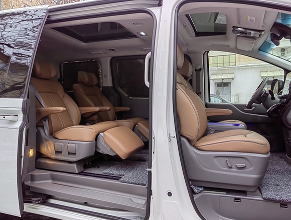 Купить ⁠⁠⁠⁠Hyundai Staria ⁠⁠Lounge Inspiration 2021 полный привод в Москве