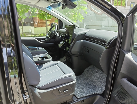 Купить ⁠⁠⁠⁠Hyundai Staria ⁠⁠Lounge Inspiration 2021 полный привод в Москве