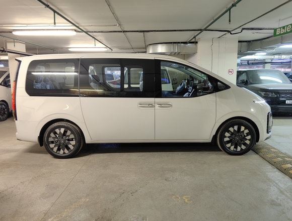 Купить ⁠⁠⁠⁠Hyundai Staria ⁠⁠Lounge Inspiration 2023 полный привод в Москве