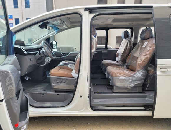Купить ⁠⁠⁠⁠Hyundai Staria ⁠⁠2025 полный привод в Москве