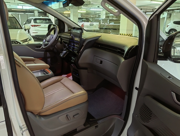 Купить ⁠⁠⁠⁠Hyundai Staria ⁠⁠Lounge Inspiration 2021 полный привод в Москве