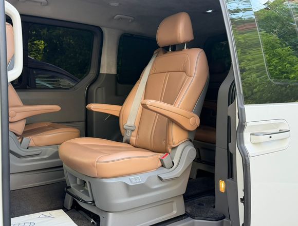 Купить ⁠⁠⁠⁠Hyundai Staria ⁠⁠Lounge Inspiration 2021 полный привод в Москве