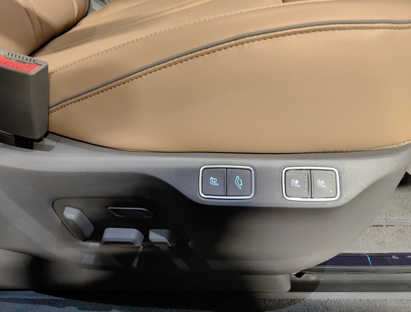 Купить ⁠⁠⁠⁠Hyundai Staria ⁠⁠Lounge Inspiration 2021 полный привод в Москве