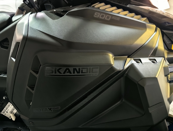 ⁠Снегоход BRP SKI-DOO SKANDIC SWT 2024 г. в Москве на Алексеевской