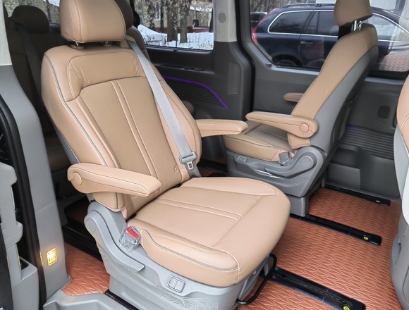 Купить ⁠⁠⁠⁠Hyundai Staria ⁠⁠Lounge Inspiration 2023 полный привод в Москве на Алексеевской