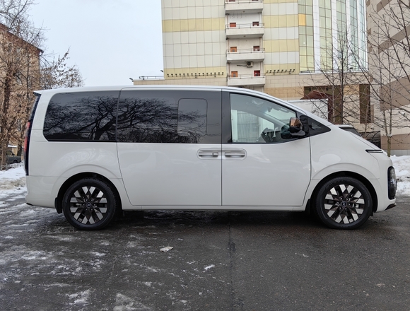 Купить ⁠⁠⁠⁠Hyundai Staria ⁠⁠Lounge Inspiration 2022 полный привод в Москве