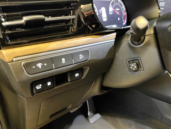 Купить ⁠⁠⁠⁠Kia Mohave 2021 г. в Москве