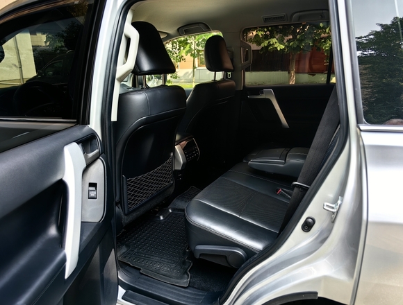 Купить ⁠⁠⁠⁠⁠⁠⁠⁠⁠Toyota Land Cruiser Prado в Москве