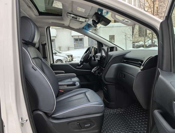Купить ⁠⁠⁠⁠Hyundai Staria ⁠⁠Lounge Inspiration 2021 полный привод в Москве