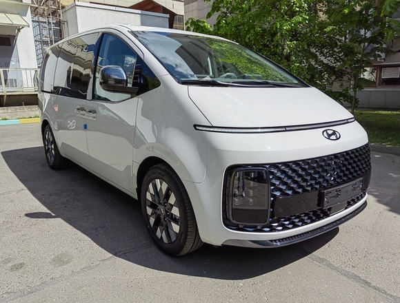 Купить ⁠⁠⁠⁠Hyundai Staria ⁠⁠Lounge Inspiration 2023 полный привод в Москве
