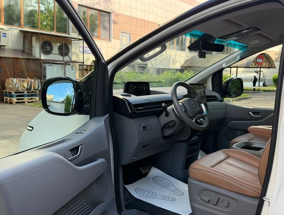Купить ⁠⁠⁠⁠Hyundai Staria ⁠⁠Lounge Inspiration 2021 полный привод в Москве