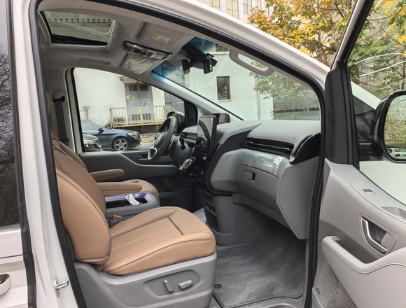Купить ⁠⁠⁠⁠Hyundai Staria ⁠⁠2025 полный привод в Москве