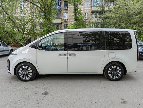 Купить ⁠⁠⁠⁠Hyundai Staria ⁠⁠Lounge Inspiration 2023 полный привод в Москве