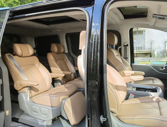 Купить ⁠⁠⁠⁠Hyundai Staria ⁠⁠Lounge Inspiration 2022 полный привод в Москве