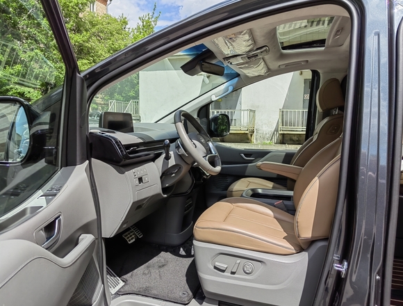 Купить ⁠⁠⁠⁠Hyundai Staria ⁠⁠Lounge Inspiration 2021 полный привод в Москве