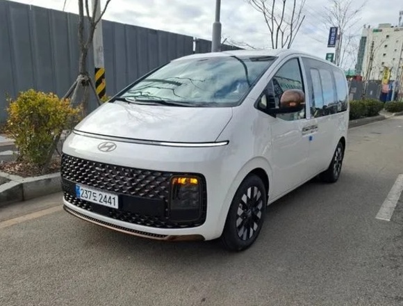 Купить ⁠⁠⁠⁠Hyundai Staria ⁠⁠2025 полный привод в Москве