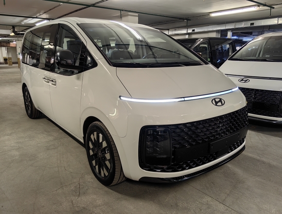 Купить ⁠⁠⁠⁠Hyundai Staria ⁠⁠Lounge Inspiration 2023 полный привод в Москве
