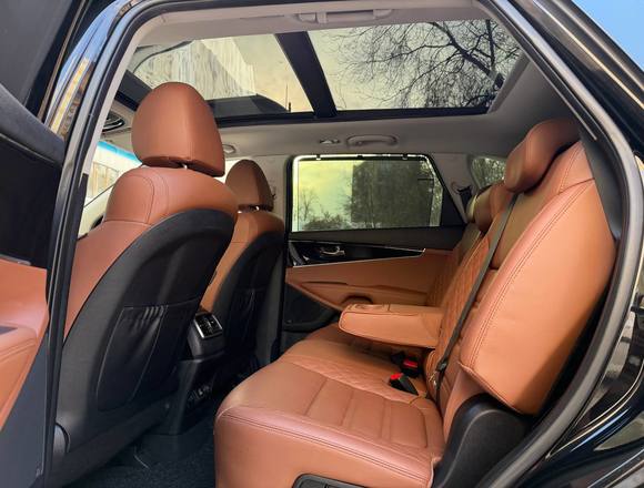 Купить ⁠⁠Kia Sorento 2018 года в Москве