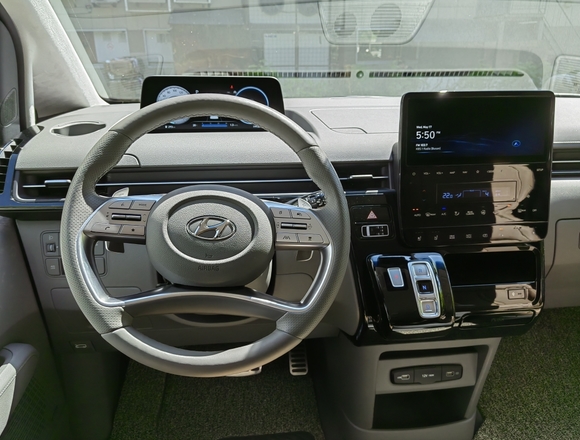 Купить ⁠⁠⁠⁠Hyundai Staria ⁠⁠Lounge Inspiration 2022 полный привод в Москве