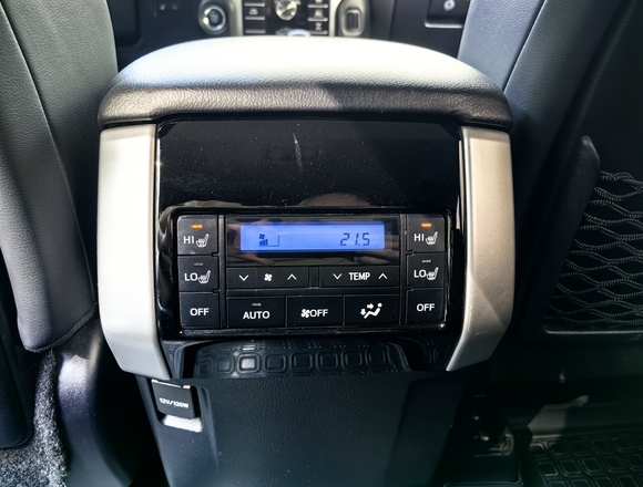 Купить ⁠⁠⁠⁠⁠⁠⁠⁠⁠Toyota Land Cruiser Prado в Москве