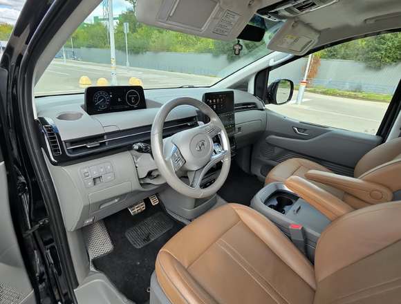 Купить ⁠⁠⁠⁠Hyundai Staria ⁠⁠Lounge Inspiration 2023 полный привод в Москве