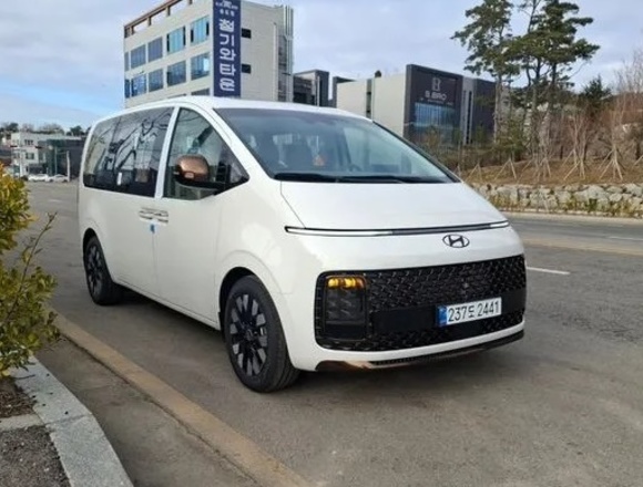 Купить ⁠⁠⁠⁠Hyundai Staria ⁠⁠2025 полный привод в Москве